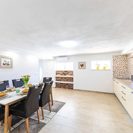 Semesterbostad 4 Bedroom Beautiful In Prgomet