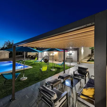 4 Bedroom Beautiful In Prgomet * Labin (Dalmatia)