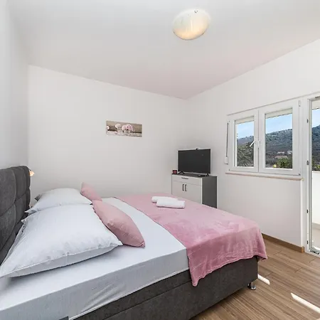 4 Bedroom Beautiful In Prgomet * Labin (Dalmatia)