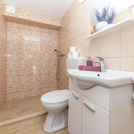 Casa vacanze 4 Bedroom Beautiful In Prgomet *