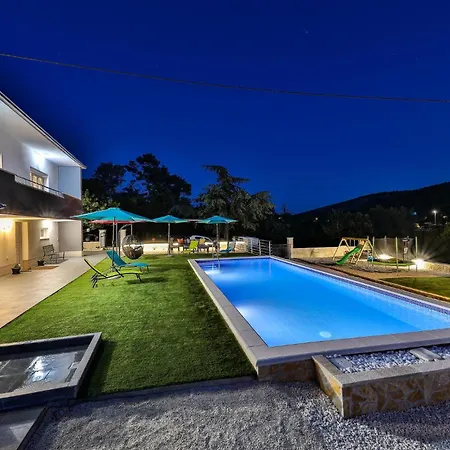 4 Bedroom Beautiful In Prgomet *