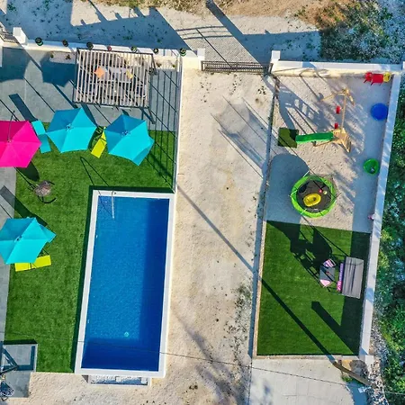 Casa vacanze 4 Bedroom Beautiful In Prgomet