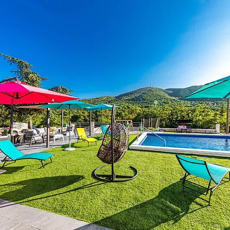 4 Bedroom Beautiful In Prgomet Σπίτι διακοπών *