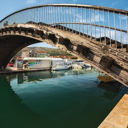 4 Bedroom Beautiful In Prgomet Labin (Dalmatia)
