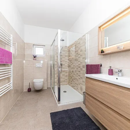 4 Bedroom Beautiful In Prgomet * Labin (Dalmatia)
